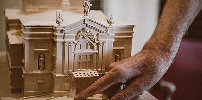 WYSTAWA „DOTKNIJ TEATRU”  - Teatr w miniaturze – do oglądania i dotykania!-3773