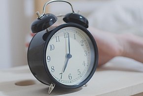 Kiedy cofamy zegarki? Tym razem zimowy czas przyjdzie prędzej-4260