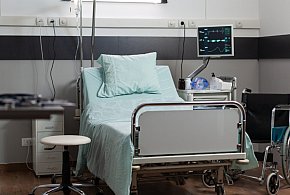 Lek wycofany z powodu zanieczyszczeń. W środku znaleziono fragmenty szkła-4547