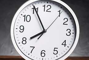 Kiedy przestawiamy zegarki? Czy ten rytuał w końcu zniknie?